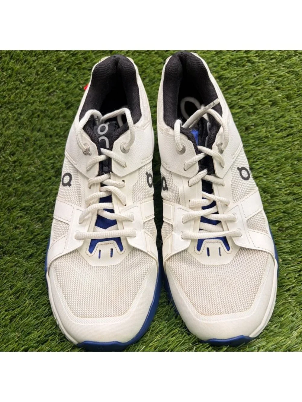On The Roger Clubhouse Pro Womens Size 8 White Athletic Running Shoes Sneakers